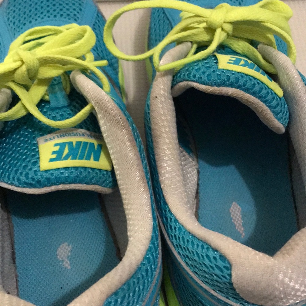 Nike Dual Fusion View 5